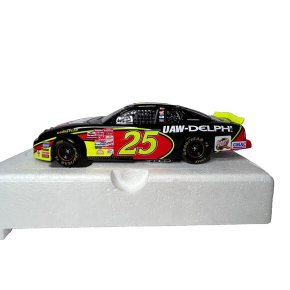 Jerry Nadeau #25 UAW Delphi 2002 Monte Carlo 1:24 Diecast Car MAC Tools NASCAR - Picture 3 of 10